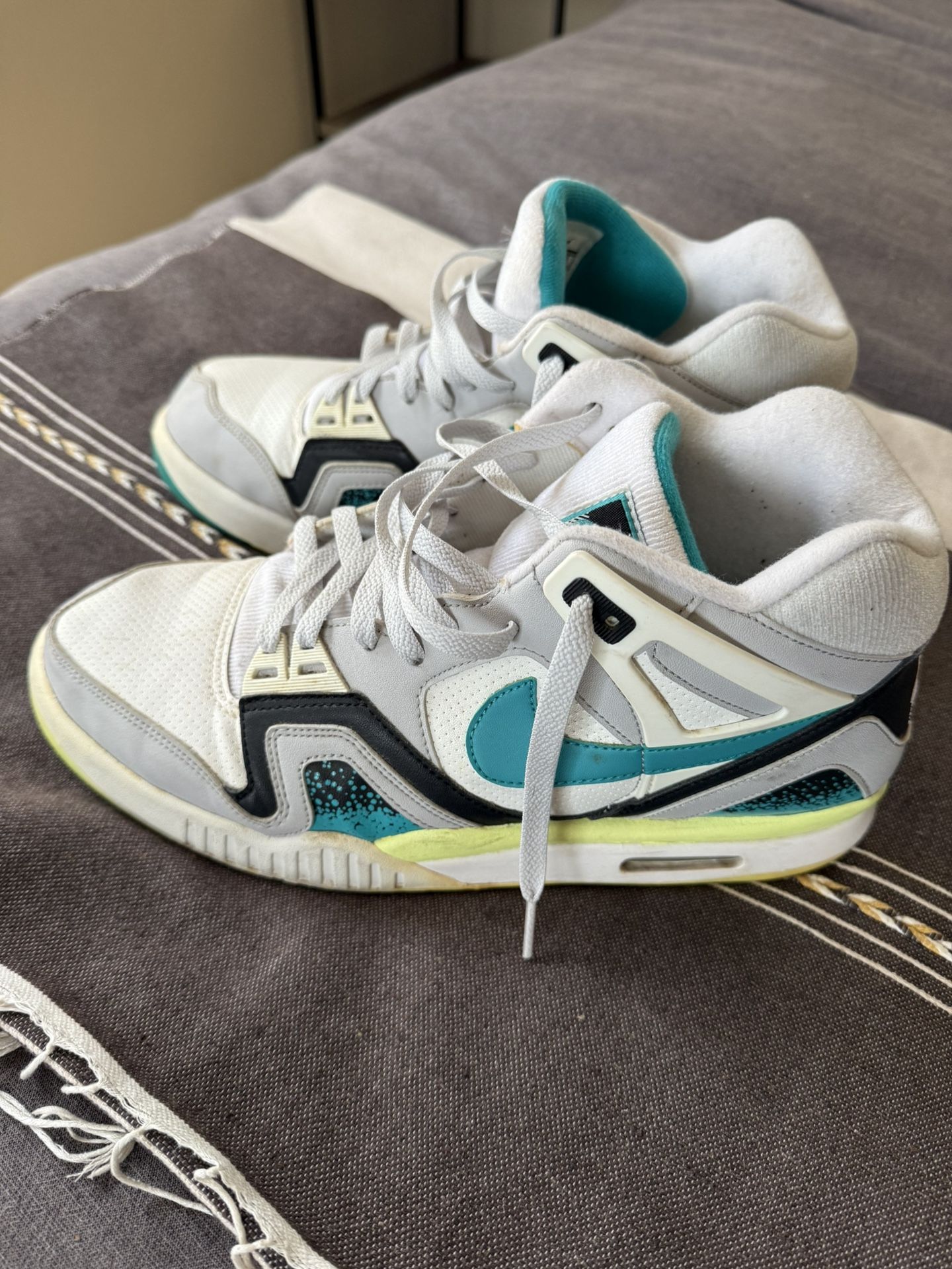 Nike Air Tech Challenge Size 13