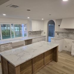 Countertop Installation & Slab Fabrication 