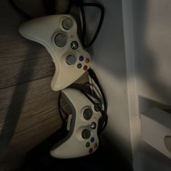 2 xbox 360 controllers