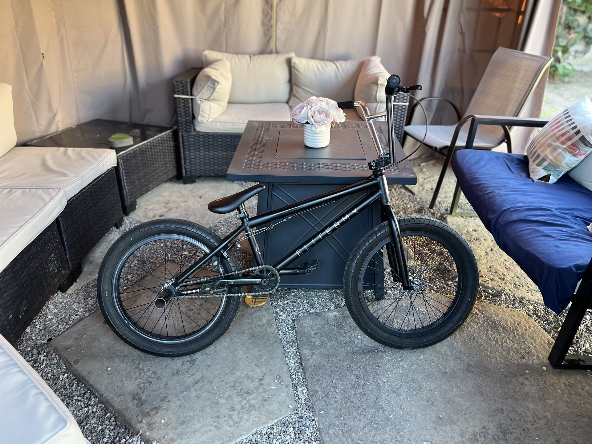 Black Elite BMX 