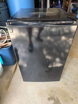 GE Mini fridge/ freezer