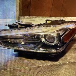 2021 Hyundai G70 Left headlight