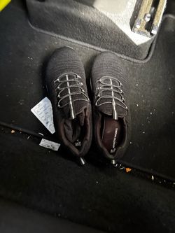 Size 9 women sneakers slip ons