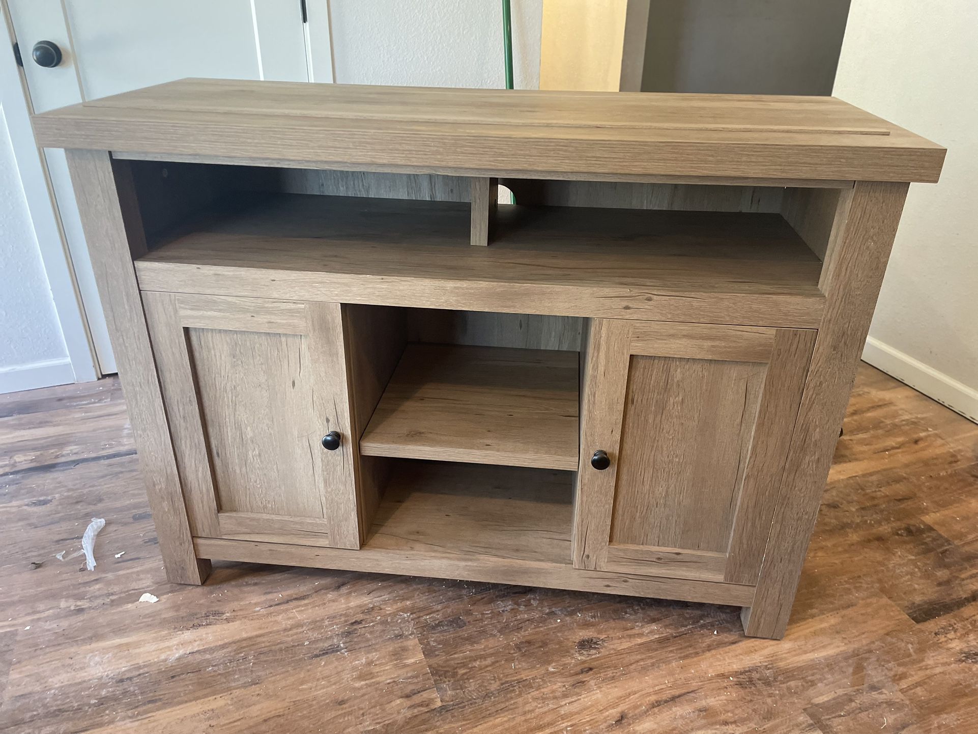 Entertainment/ Tv Stand 