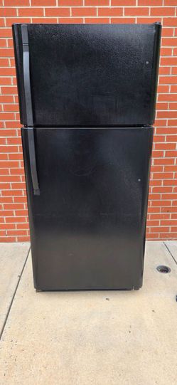 FREE DELIVERY 18.2 cu. ft. KENMORE REFRIGERATOR WORKS GREAT