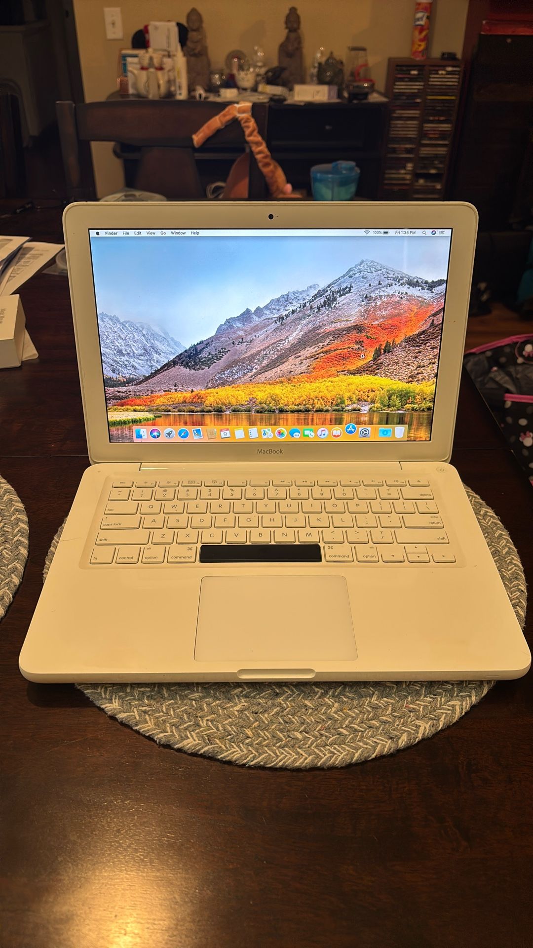 Apple MacBook A1342