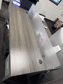 Office Desk (Like New)