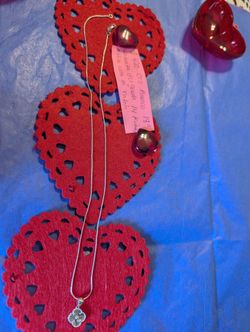 $420. Cadenita De 14 Kilates  De Oro banco Con Dije.  De 18 Pulgadas