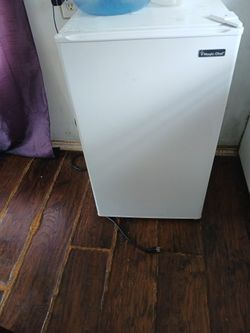 Fridge Small. $100
