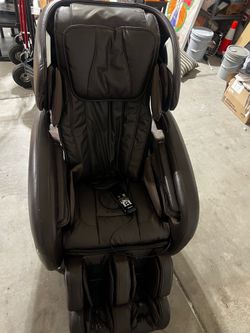 Cozzia high tech massage chair