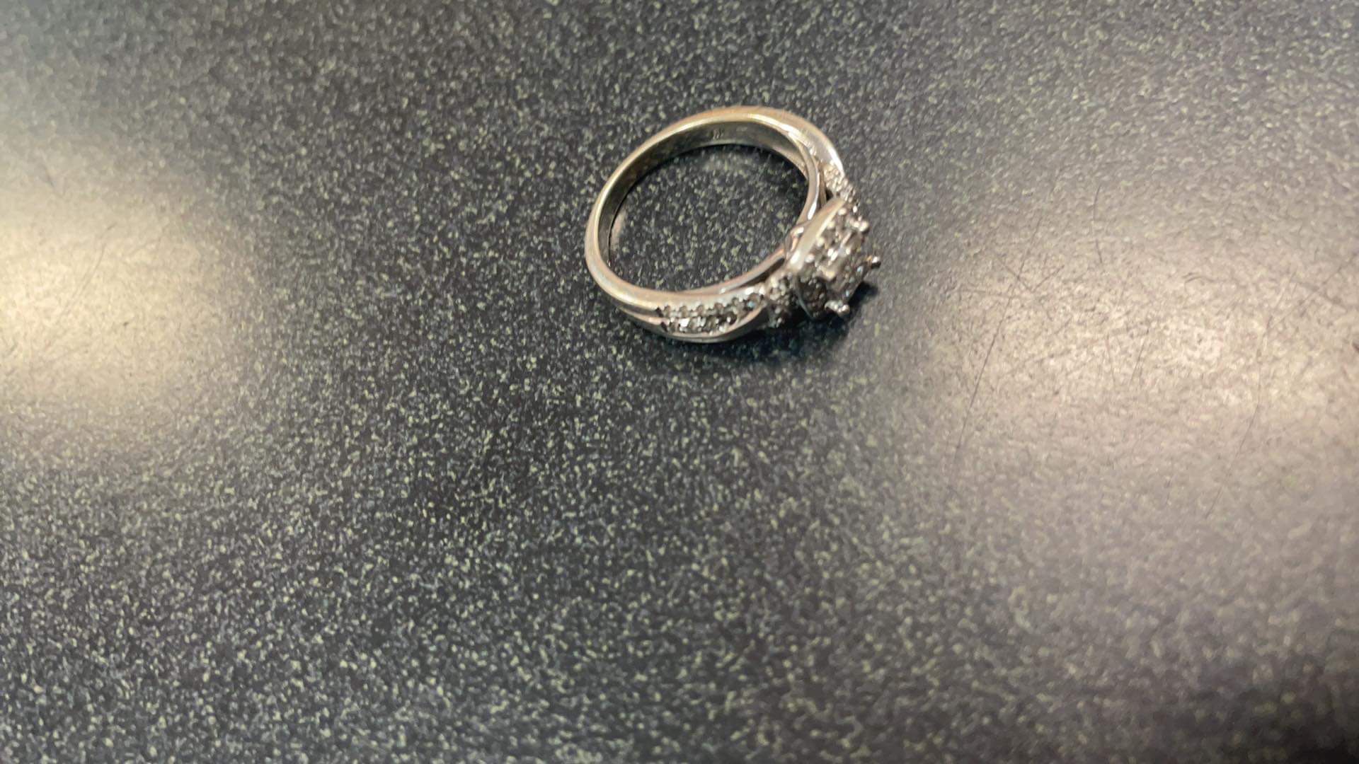 Diamond Ring ,, 1 Carat 