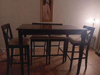 Dinnning Table and 5 chairs (5th chair not in pic)