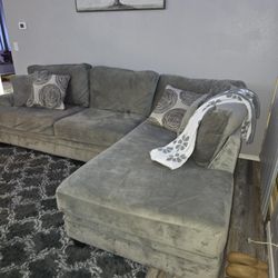 Sectional Sofa - LIKE NEW!