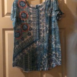 Women’s top Size medium