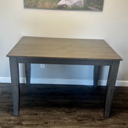 Solid Oak kitchen Table (expandable)  - Like New
