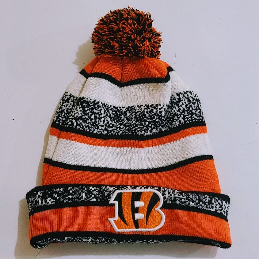 NewEra Cincinnati Bengals Orange Striped Beanie Knit Hat for Sale in  Covington, WA - OfferUp