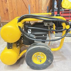 DEWALT 4 Gallon 1.1HP Heavy Duty Air Compressor 