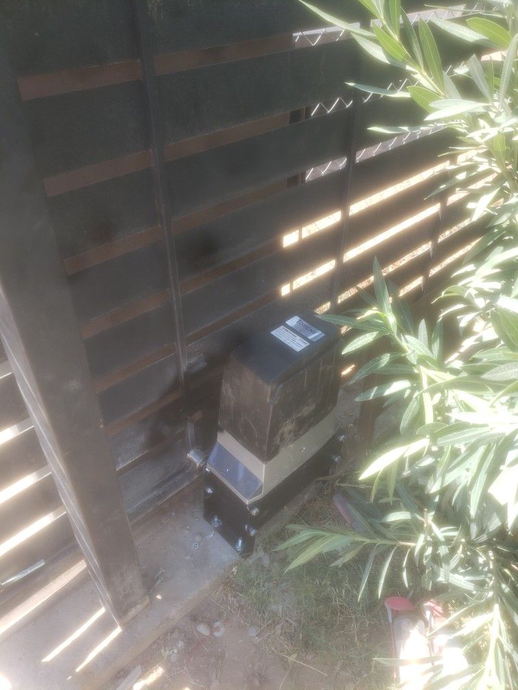 Solar Gate Opener 