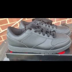 New mens size 8 sneakers