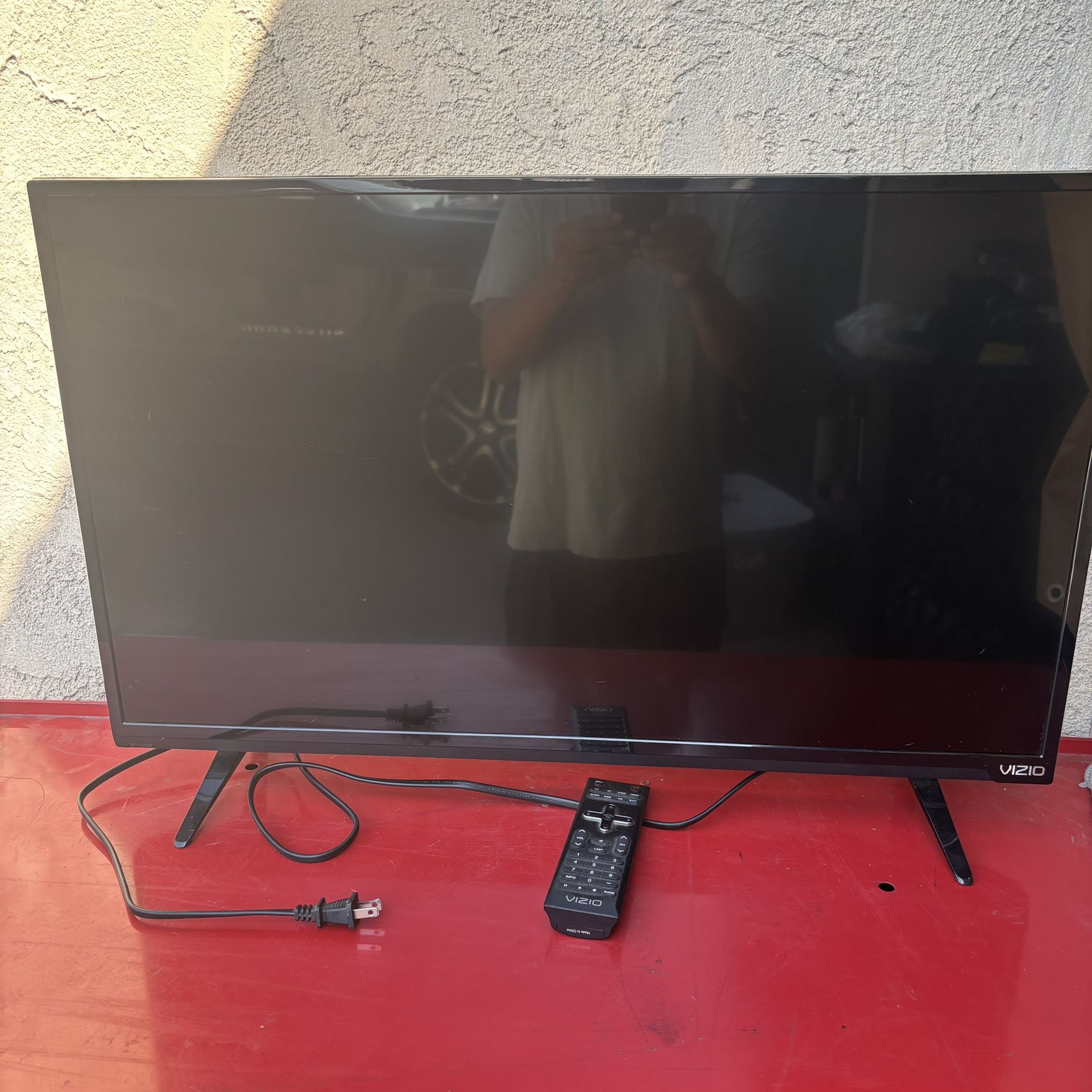 Vizio Flat Screen TV w/ Remote – Ready to Use