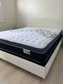 King size Mattress Pillow top 12"    new Mattress in a plastic sealed