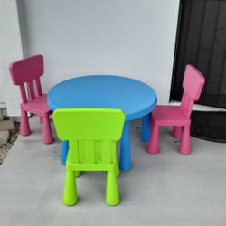 Toddlers Table Plastic Material With 3 Chairs 