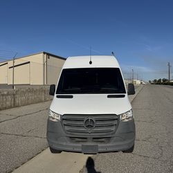 2021 Mercedes-Benz Sprinter 2500 High Roof (170” Extended)