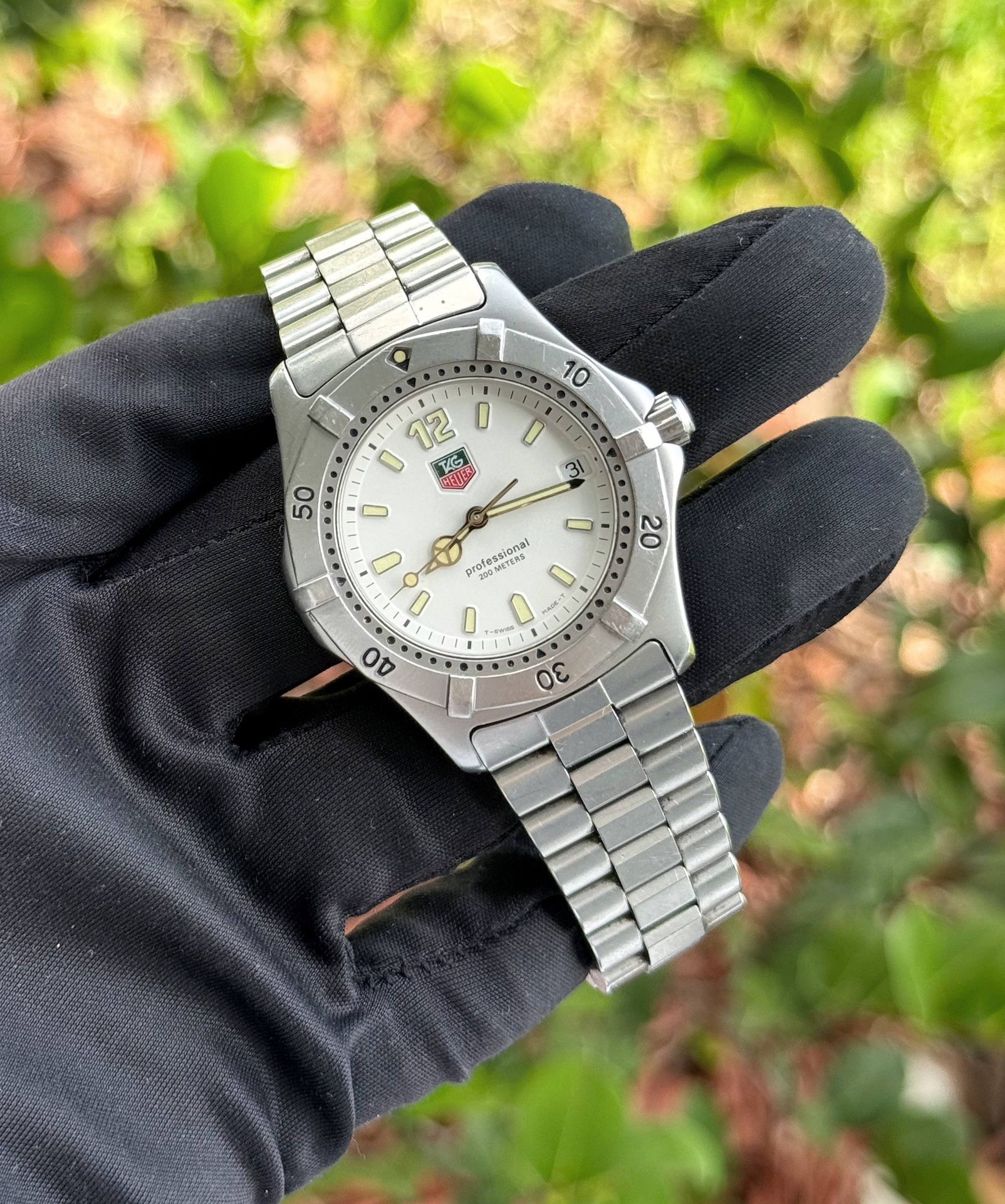 Tag Heuer WK1111.BA0311 Mens 2000 Series Quartz Watch White Dial Stainless Steel Bracelet Professional BA0308