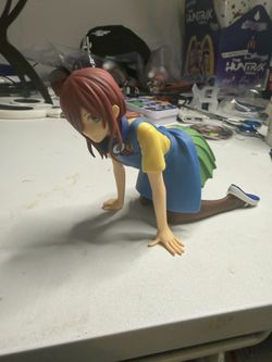 Miku Nakano figurine