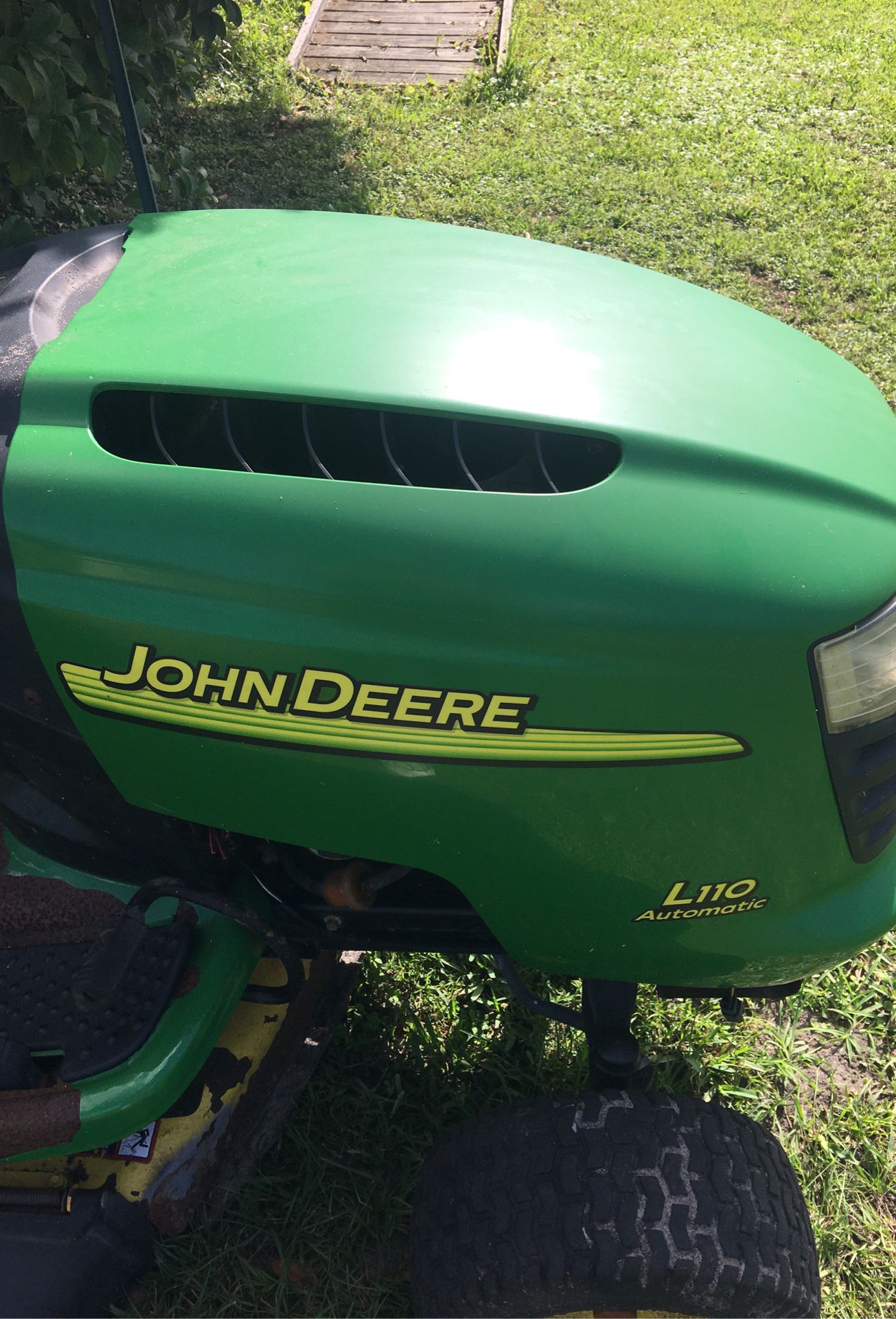 JOHN DEERE, Hood W/Headlights (L110 automatic) this is a PART off a lawn tractor mower