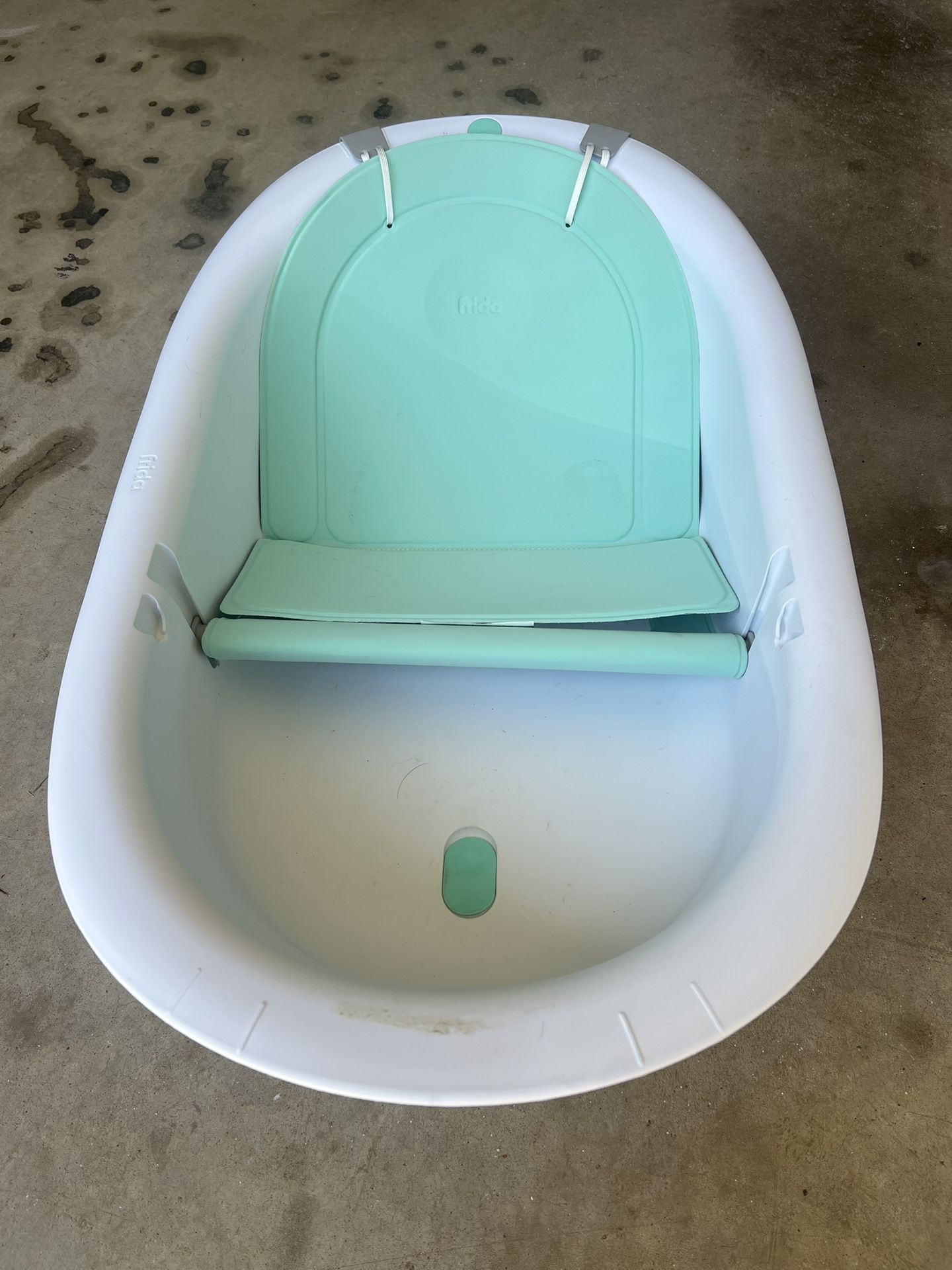 Frida Baby Bath Tub With Insert