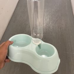 Plastic Food & Water Bowls For Pets 