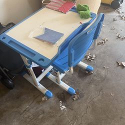 Kids desk