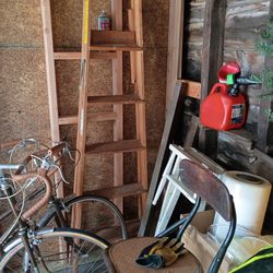 Wooden ladder 6 ft tall