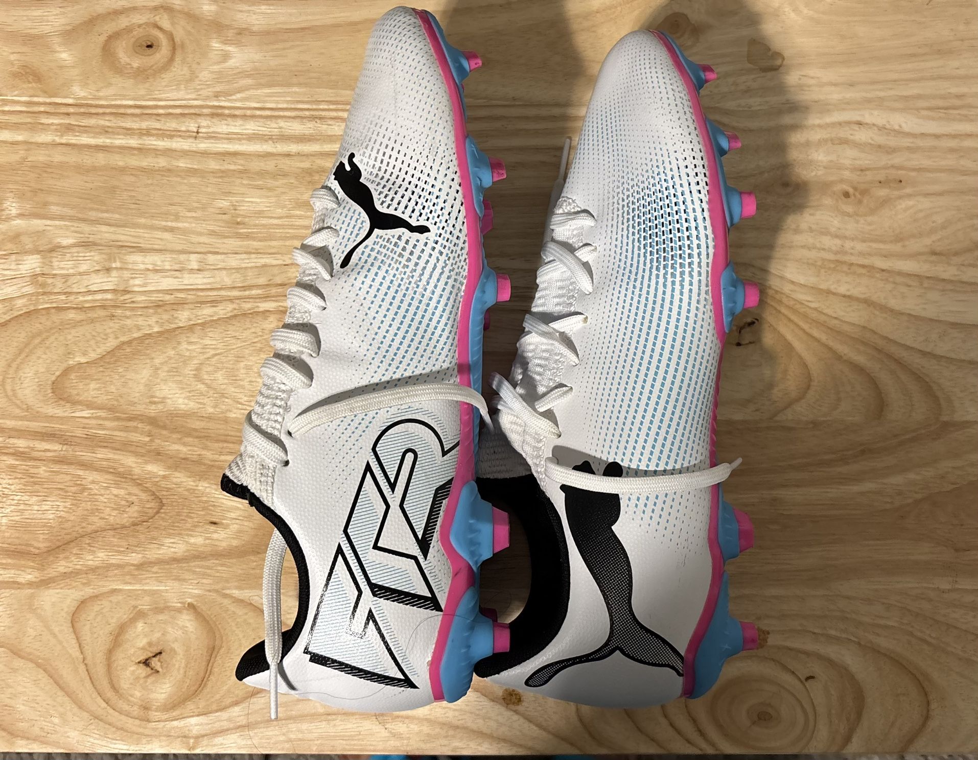 Puma Soccer Cleats (Women Size 9 1/2)