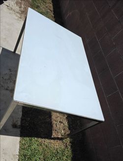 Glass dinning room table
