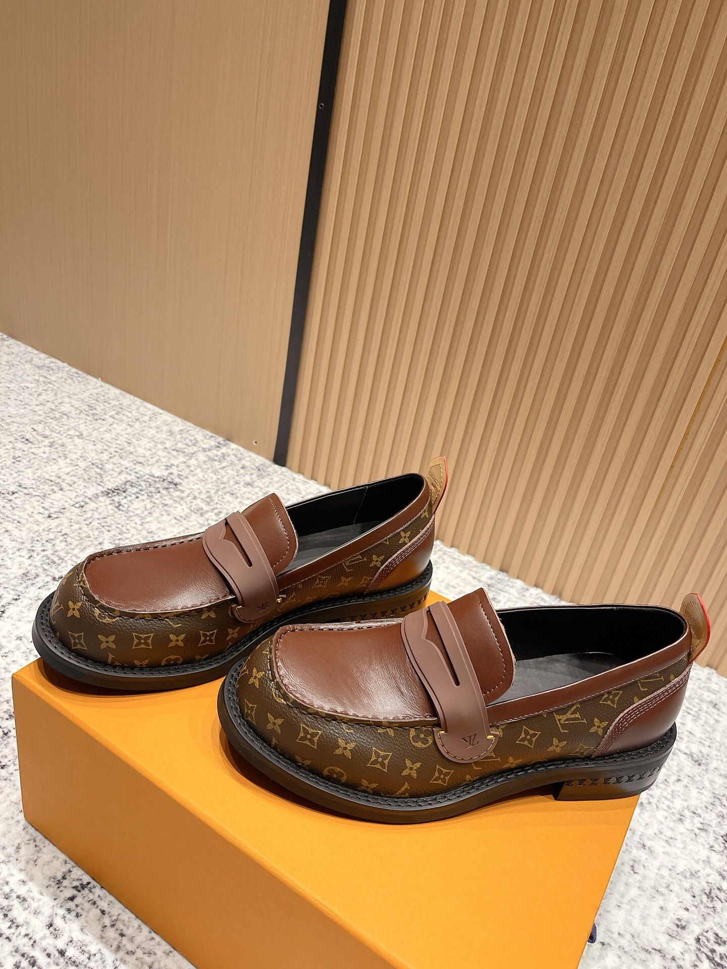 Women’s Casual Leather Shoes