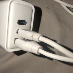 Fast charging 3 charger holder fast charging chargers and block