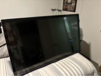 Emerson 45in TV