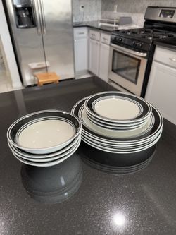 Set of 4 Plates/Bowls