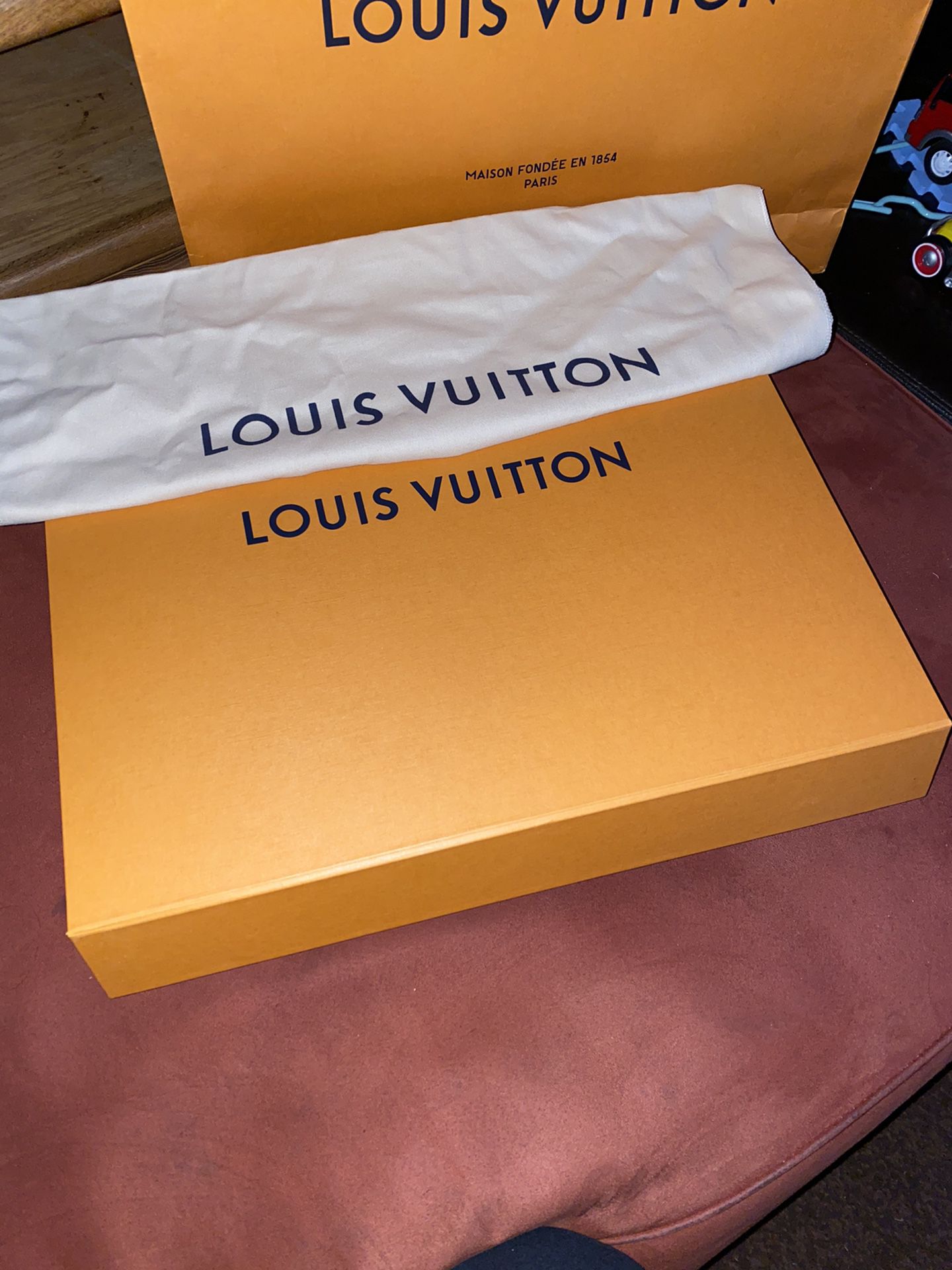 Louis Vuitton dust bag/box
