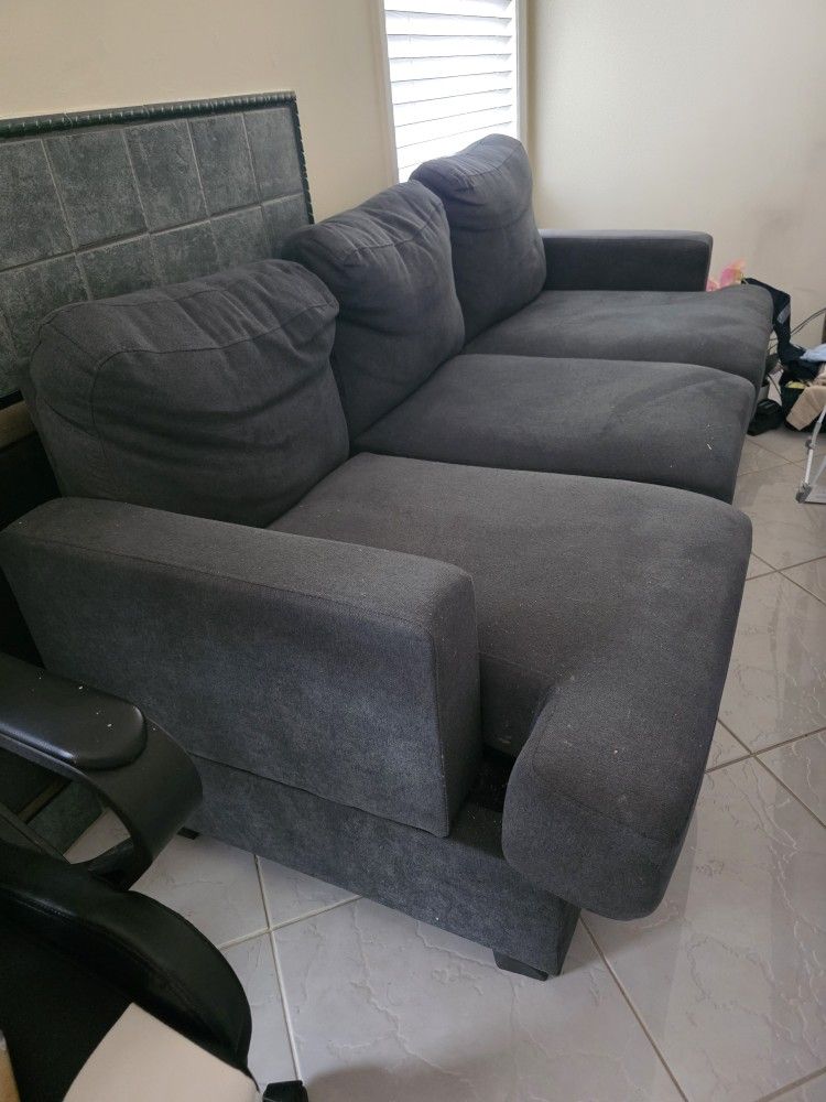 Fabric Sofa Set In Good Condition