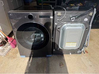 Like New LG Smart Washer and Gas Dryer