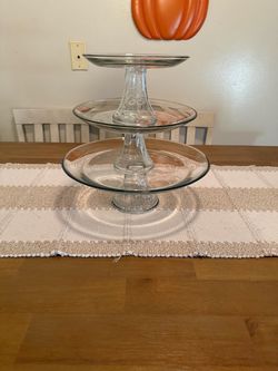 Glass tiered tray