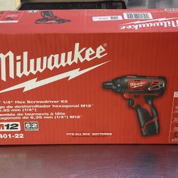 Brand New Milwaukee M12 1/4” Hex Screwdriver Kit 