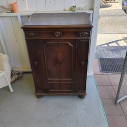 1904 Victrola Record player Antique