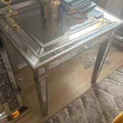 Pair Of Elegant End Tables 