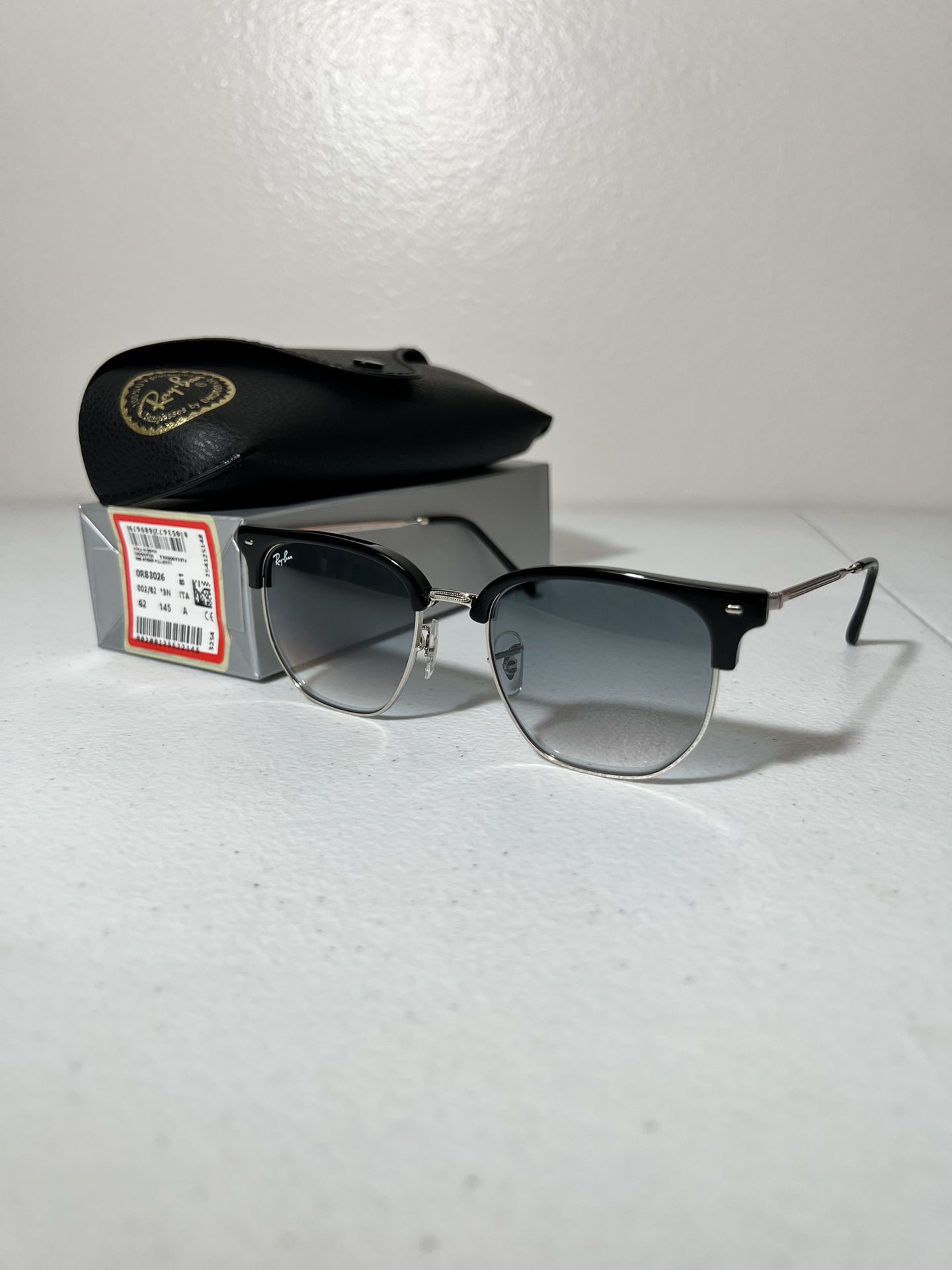 New RayBan Classic Clubmaster RB3016 Size 51 With Original RayBan Packaging