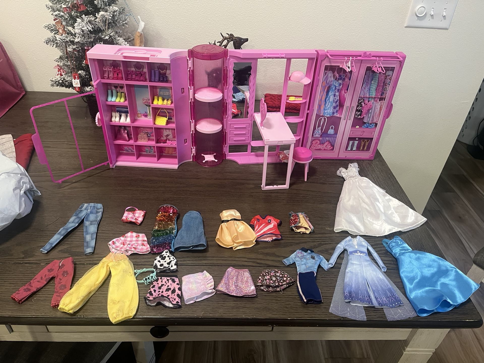 Barbie Wardrobe & Accessories