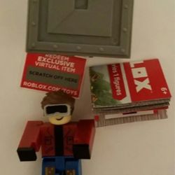 Roblox Series 1 Keith action Figure mystery box + Virtual Item Code 2.5" RARE